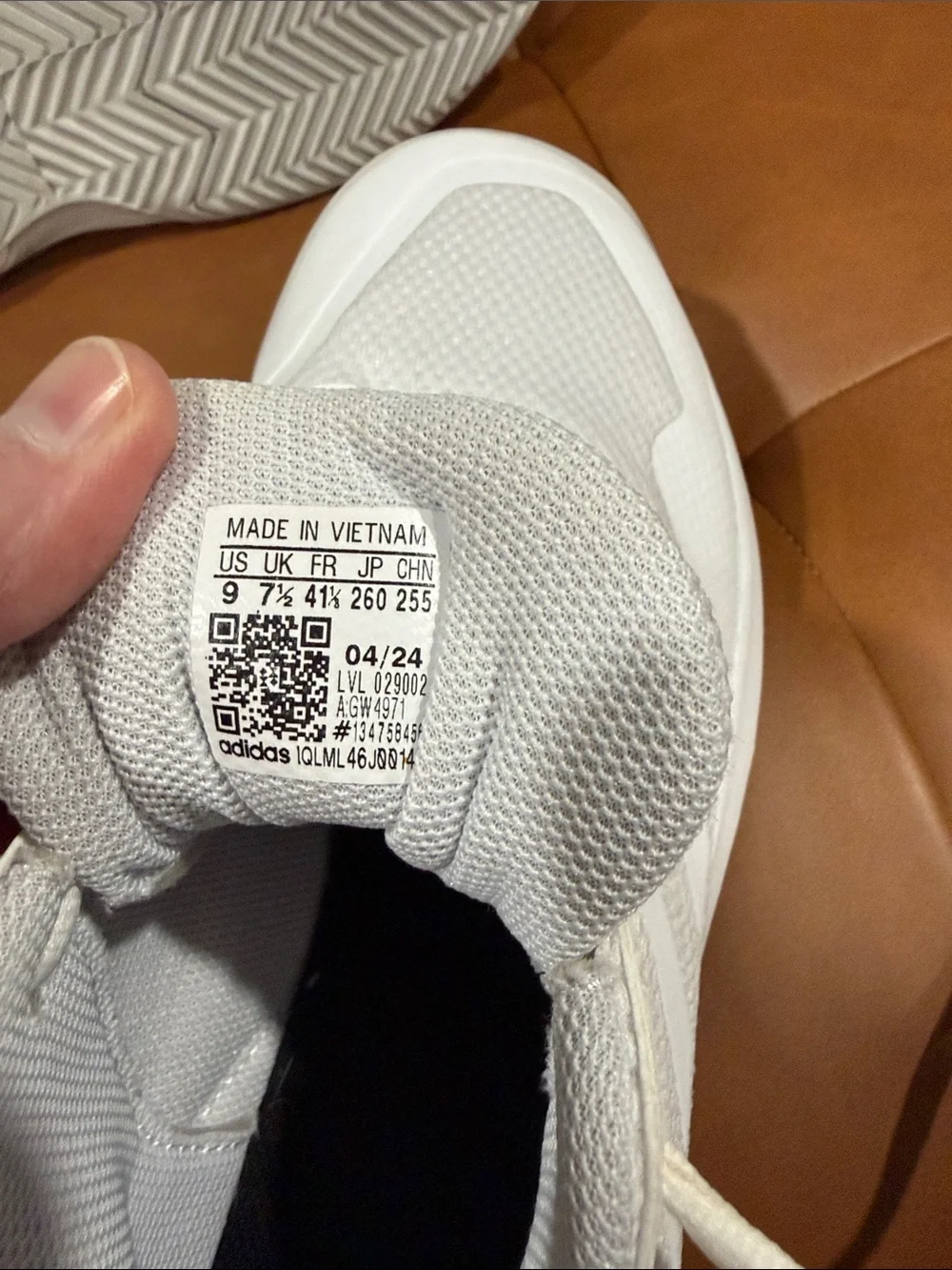 Women’s White Picleball Sneakers with Lightweight Mesh